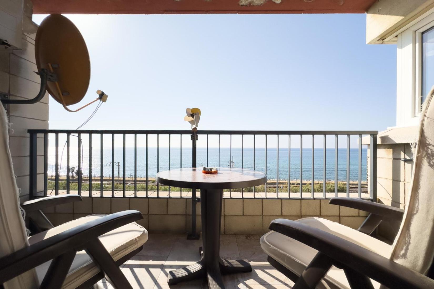 Impresionante Apartamento Delante Del Mar Vilassar De Mar Exteriör bild